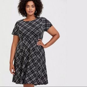 Torrid Black Plaid Sweater-Knit Skater Dress, size 4, NWT